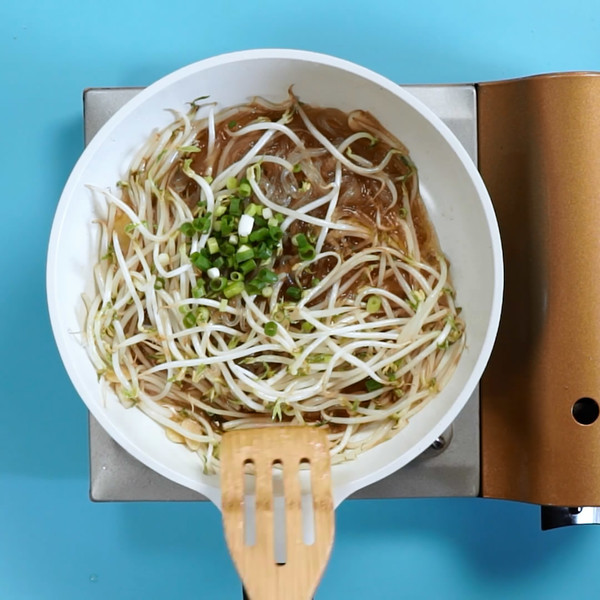 炒豆芽的步骤