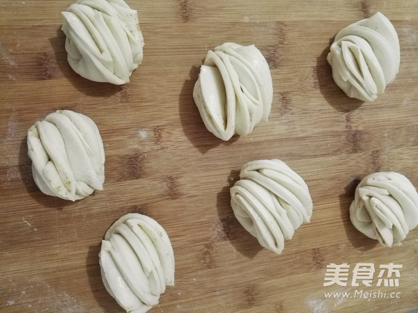 椒盐花卷的步骤