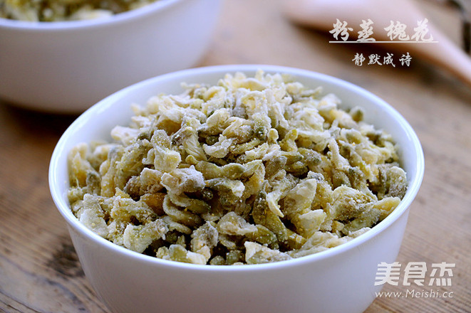 槐花麦饭成品图
