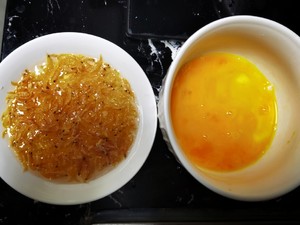 虾皮紫菜蛋花汤的做法 步骤2