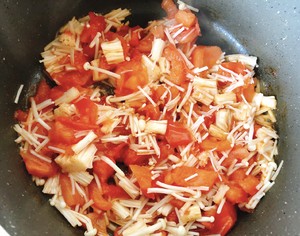 好喝又减脂的番茄菌菇豆腐汤的做法 步骤4