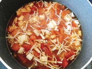 好喝又减脂的番茄菌菇豆腐汤的做法 步骤5