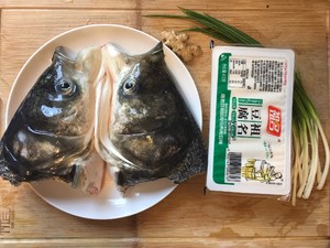 鱼头豆腐汤的做法 步骤1
