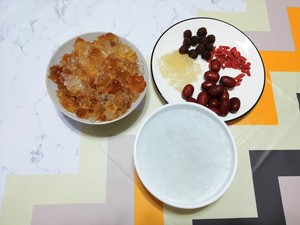 一碗抵10张面膜的美容汤的做法 步骤2