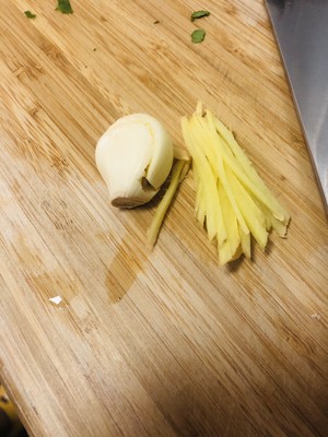 【蘑菇汤】鲜掉眉毛的蘑菇汤的做法 步骤4
