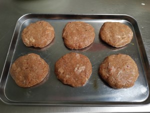 牛肉丸汤&香煎牛肉饼的做法 步骤7