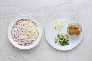 咸蛋黄豆腐羹的做法 步骤2