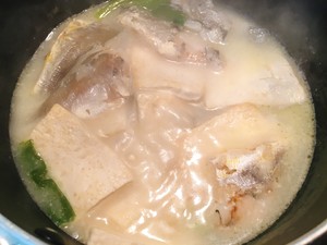 小黄鱼豆腐汤的做法 步骤9