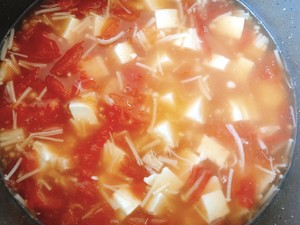好喝又减脂的番茄菌菇豆腐汤的做法 步骤6