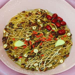 茶树菇排骨汤（营养靓汤）的做法 步骤1