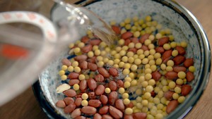 芋头花生猪脚汤【曼食慢语】的做法 步骤1
