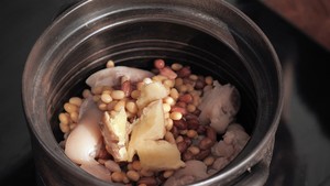 芋头花生猪脚汤【曼食慢语】的做法 步骤4