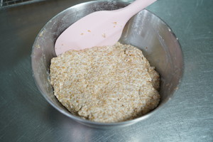 65%全麦吐司 王后粗麸/粗粒全麦粉 无奶低糖低油也可以很松软的粗粒全麦吐司的做法 步骤3