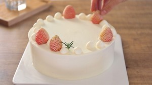 白草莓奶油蛋糕的做法 步骤18
