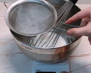 香葱肉松蛋糕卷这样做‼️满屋飘香（小视频食谱）的做法 步骤3