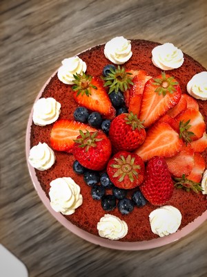 8寸三层红丝绒水果蛋糕【超详尽做法】【DIY生日蛋糕】的做法 步骤13