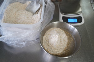 65%全麦吐司 王后粗麸/粗粒全麦粉 无奶低糖低油也可以很松软的粗粒全麦吐司的做法 步骤2
