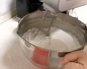 原味蛋糕卷（视频细节详解）的做法 步骤6