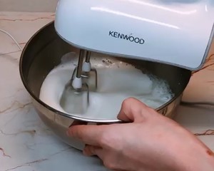 香葱肉松蛋糕卷这样做‼️满屋飘香（小视频食谱）的做法 步骤6
