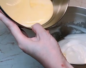 香葱肉松蛋糕卷这样做‼️满屋飘香（小视频食谱）的做法 步骤8