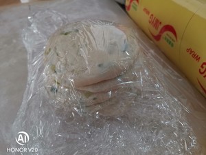 葱油饼，葱花饼，多做些冻起来可以当快手早餐哦！的做法 步骤15