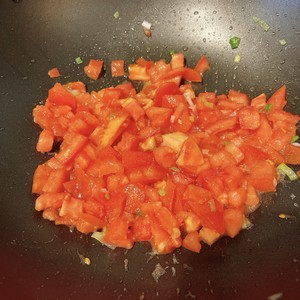 【跟我做不会错】简单又好喝的西红柿鸡蛋汤，家常又营养哦的做法 步骤3