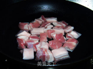 肥而不腻的毛氏红烧肉的做法步骤:2