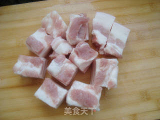 不用酱油的红烧肉-----【湘菜】毛氏红烧肉的做法步骤：2