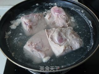 土豆红烧肉----就馋这一口的做法步骤：2