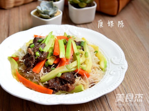 <b>牛肉炒米粉</b>